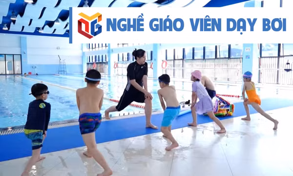Nghề giáo viên dạy bơi