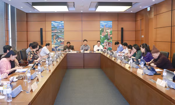 Quốc hội thảo luận tại tổ về dự án Luật Nhà ở (sửa đổi)