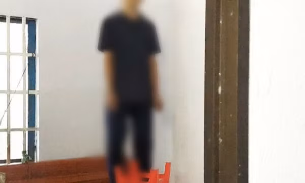 Đột nhập vào nhà vợ cũ đâm trọng thương tình địch rồi treo cổ tự tử