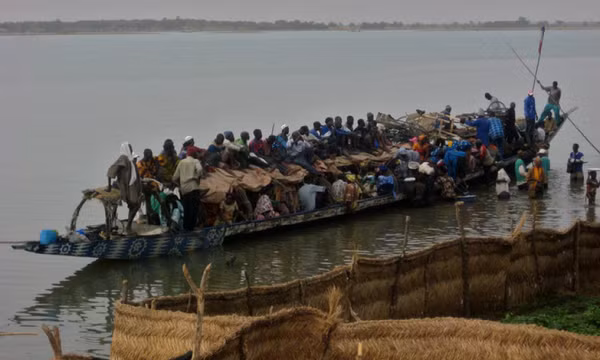 Chìm tàu chở người đi ăn cưới trên sông Niger, hơn 100 người chết