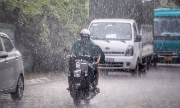 Bắc Bộ và Trung Bộ có mưa rào và rải rác có dông, cục bộ có mưa to