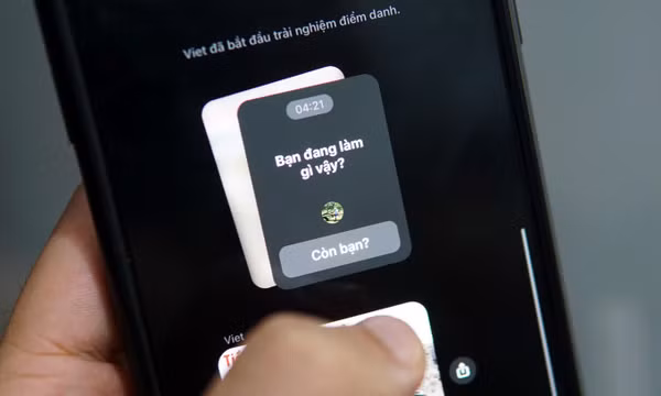 Bối rối vì tính năng điểm danh của Messenger