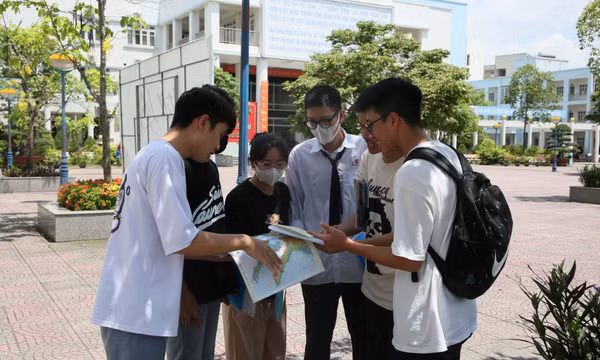 Sĩ tử Quảng Ninh hoàn thành 2 bài thi tổ hợp