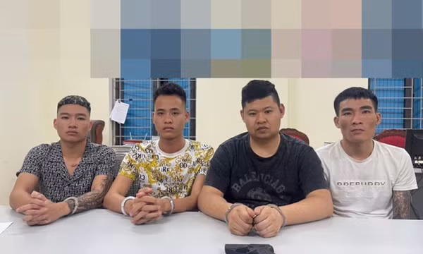 Tạm giữ nhóm đối tượng “găm” trong người súng ngắn đã nạp đạn 