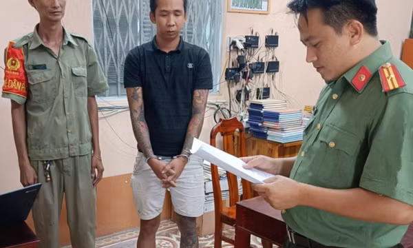 Bắt tạm giam nhóm mua bán trái phép vũ khí quân dụng