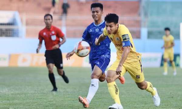 Duy Mạnh giúp Hà Nội FC thắng Khánh Hòa