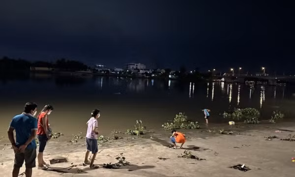 Ba thanh niên lao xuống sông Sài Gòn cứu 2 mẹ con