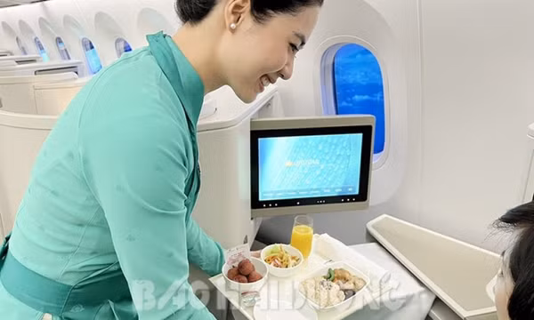Khoảng 20 tấn vải thiều Thanh Hà được đưa vào suất ăn hàng không