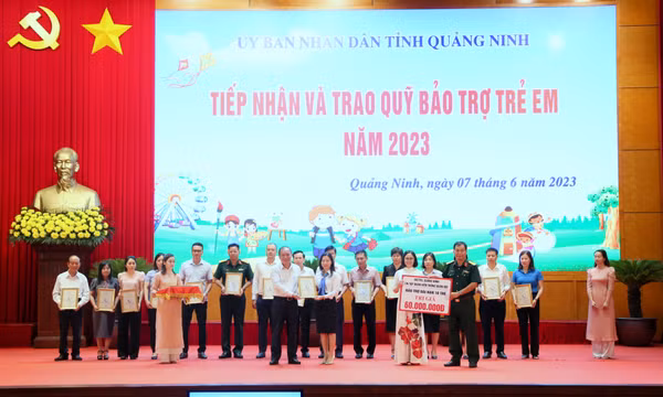 Phát động Tháng hành động vì trẻ em và tiếp nhận Quỹ Bảo trợ trẻ em năm 2023