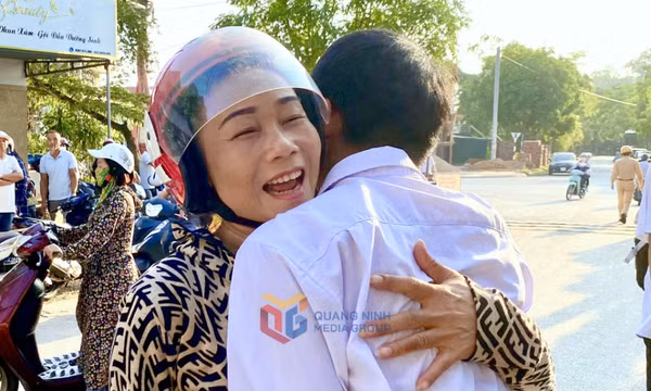 Mùa thi của con và nỗi lòng cha mẹ 