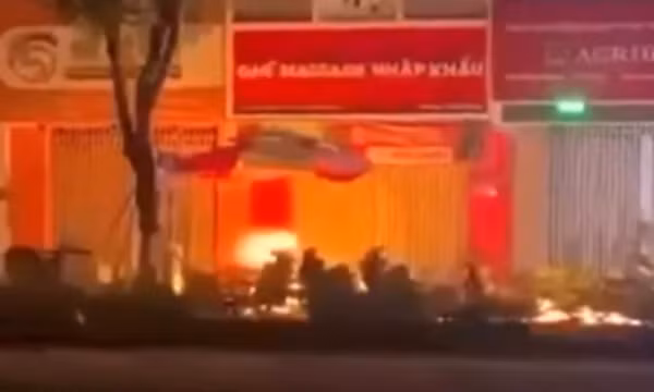 Hơn 30 thanh thiếu niên dùng chai xăng, hung khí đuổi đánh nhau trên đường phố