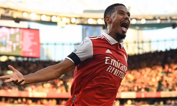 Arsenal trao lương khủng cho Saliba