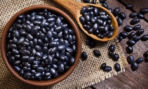 4 nhóm người không nên ăn đậu đen