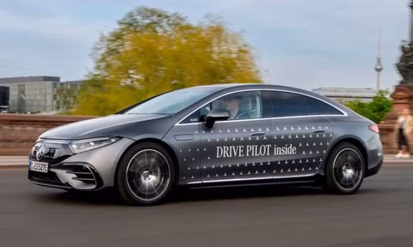 Mercedes-Benz vượt qua Tesla về hệ thống lái xe tự động