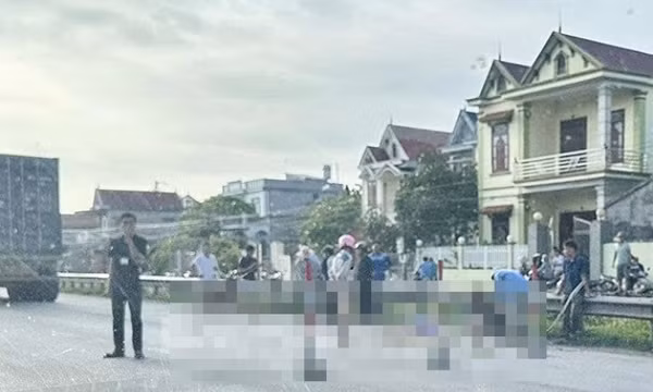 Va chạm ô tô đầu kéo, nữ sinh đi xe máy điện tử vong trên Quốc lộ 5