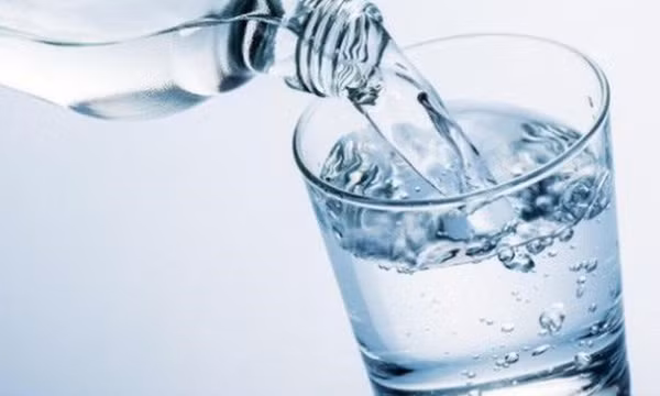 5 loại nước không nên uống nhiều khi nóng bức