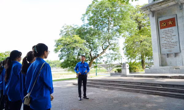 Phát huy vai trò, trách nhiệm của thanh niên trong bảo vệ nền tảng tư tưởng của Đảng