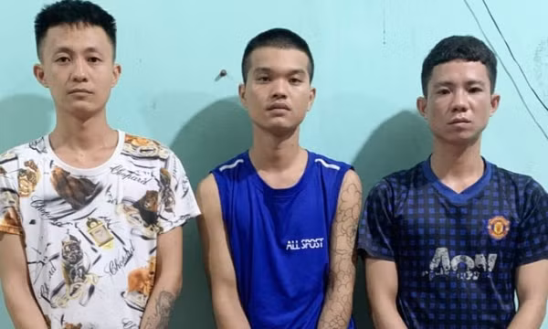 Nhóm cướp đột nhập nhà dân, đánh người, cướp điện thoại iPhone