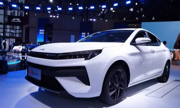 Mẫu sedan vừa ra mắt đã ‘gây sốt’: Thiết kế ‘đẹp mê ly’, giá rẻ bằng nửa Hyundai Accent tại Việt Nam