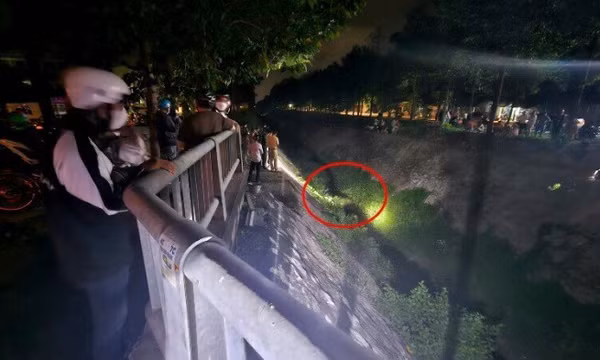 Lao xe máy xuống kênh, một thanh niên mất tích