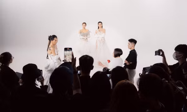 Khán giả nổi giận với những trò lố của The Face, Rap Việt, Người ấy là ai?