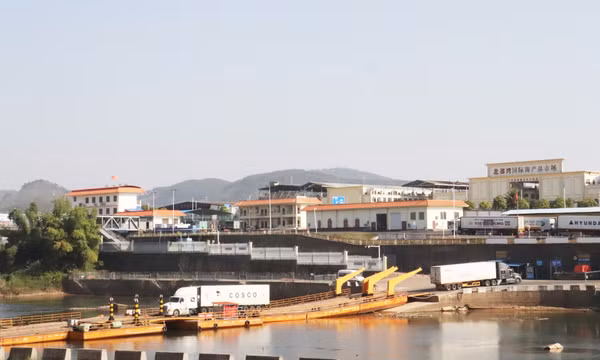 Phát triển kinh tế biên mậu