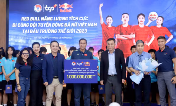 Tuyển nữ Việt Nam được tặng 36 chỉ vàng