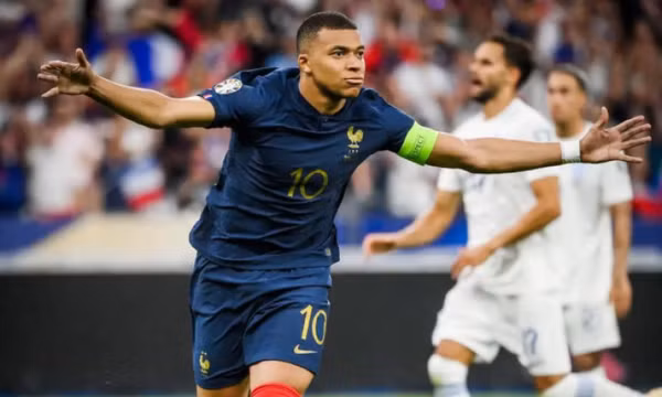 Mbappe phá kỷ lục của huyền thoại Fontaine