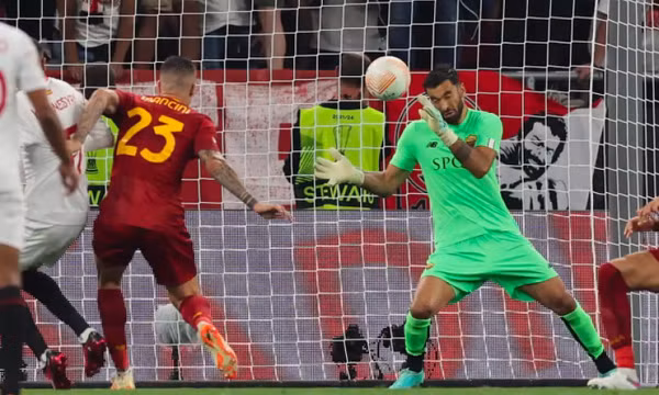 Thắng Roma, Sevilla vô địch Europa League