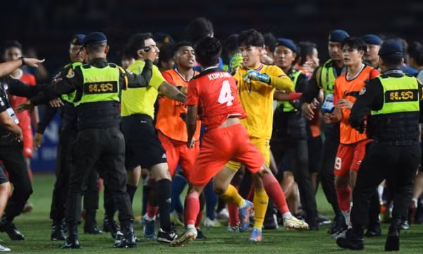 AFC tăng án phạt vụ hỗn chiến chung kết SEA Games 32