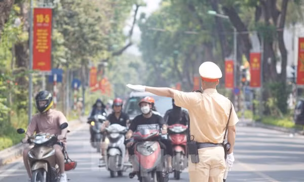 CSGT không được tùy tiện dừng xe, khám người vi phạm