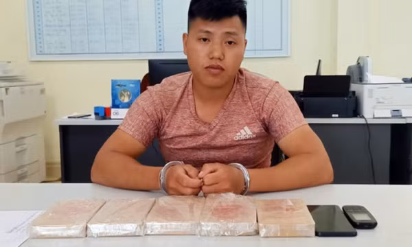 Bị bắt cùng 5 bánh heroin ở Lóng Luông