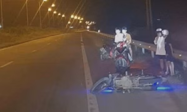 Tự ngã ra đường, nam thanh niên điều khiển xe máy nguy kịch