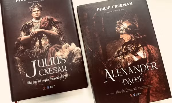 Xuất bản sách về Alexander Đại đế và Julius Caesar