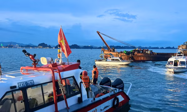 Nỗ lực triển khai công tác cứu hộ, cứu nạn vụ đắm tàu du lịch