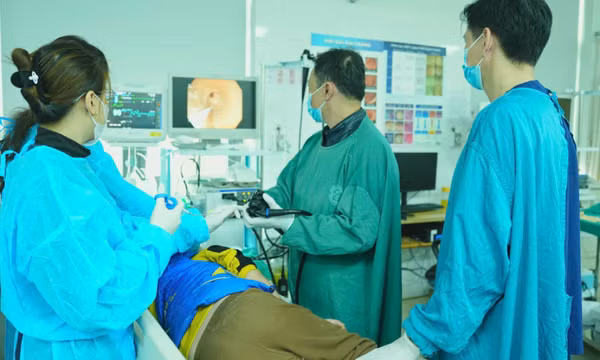 Loại vi khuẩn gây ung thư dễ dàng lây trong cả gia đình