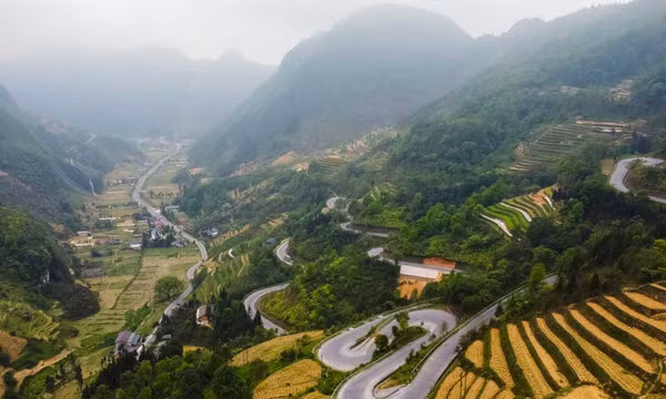 Dốc Chín Khoanh ở Hà Giang nhìn từ trên cao