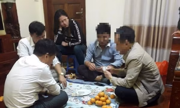 Xác minh ảnh, clip lãnh đạo xã ở Bắc Ninh đánh bài ăn tiền