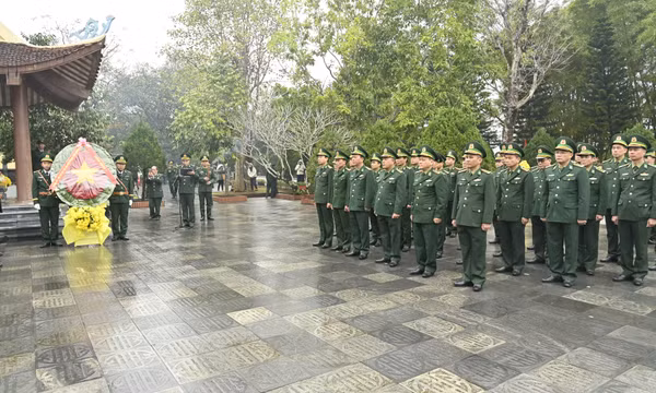 Bộ đội Biên phòng tỉnh dâng hương tri ân các Anh hùng liệt sĩ Pò Hèn