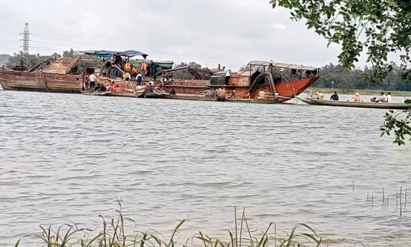 Quảng Bình: Chìm thuyền trên sông Gianh, một người tử vong