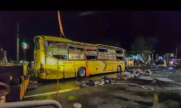 CSGT thông tin ban đầu vụ ô tô khách bị lật ở Phú Yên