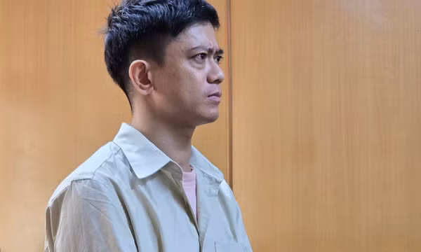 Tạt axit 4 cấp trên để trả thù 'bị phê bình'