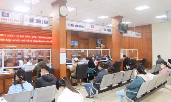 Vào guồng công việc sau tết - Giữ nghiêm kỷ cương hành chính