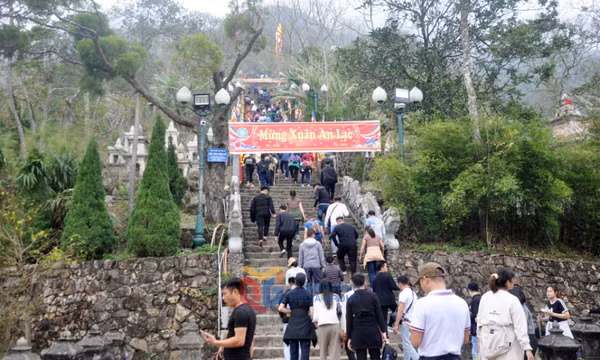 Mùa xuân đi lễ đền, chùa...
