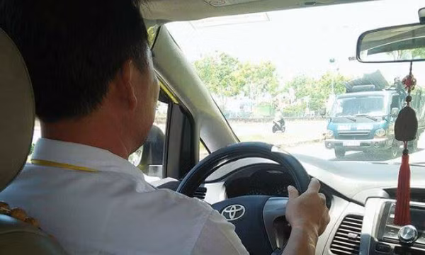 Lái taxi cần Giấy phép lái xe hạng nào?