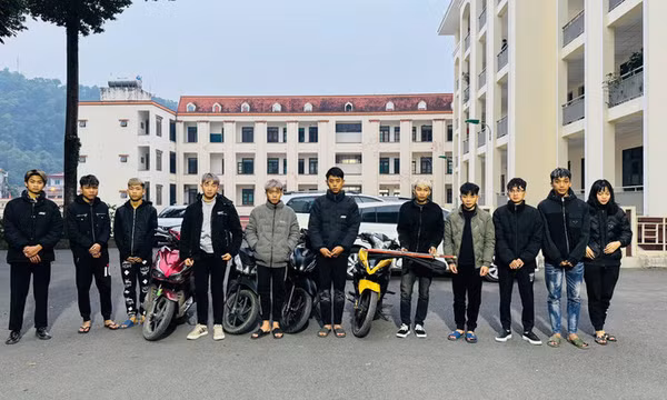 Tạm giữ khẩn cấp 13 thanh niên liên quan vụ xe máy kẹp 3 lao vào gốc cây làm 3 người chết