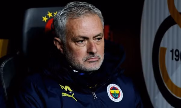 Mourinho 'hết phép'