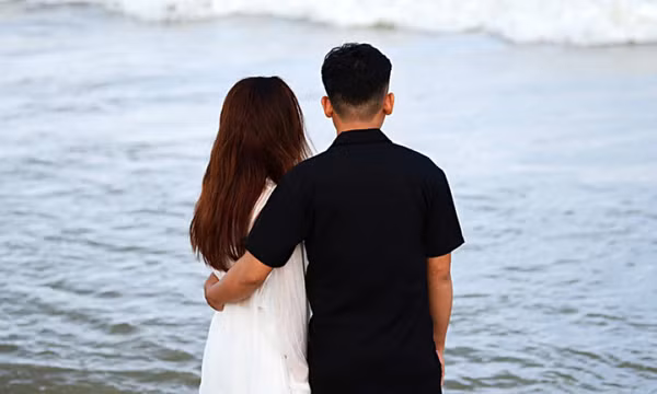 Lời chúc Valentine 'đu trend' khiến nửa kia tan chảy: Dù cho tận thế vẫn luôn yêu em, yêu em