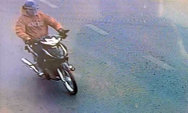 Nhận dạng kẻ cướp đập tủ kính lấy đi hơn 20 lượng vàng ở Lâm Đồng