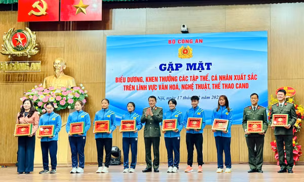 25 tập thể, cá nhân của Quảng Ninh được Bộ Công an khen thưởng do tổ chức tốt Giải Taekwondo Cảnh sát Châu Á mở rộng 2024 
